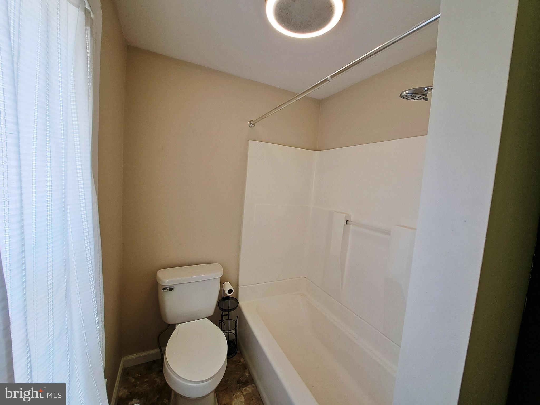 213 North Main Street Jacobus, PA 17407 - Photo 23 of 35 Bath