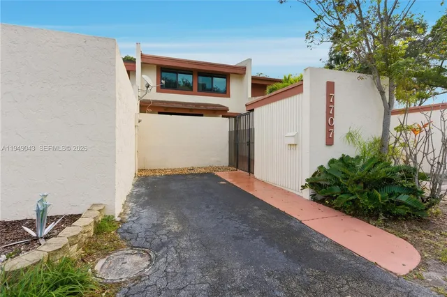 $535,000 | 7707 Southwest 105th Place, Miami, FL 33173