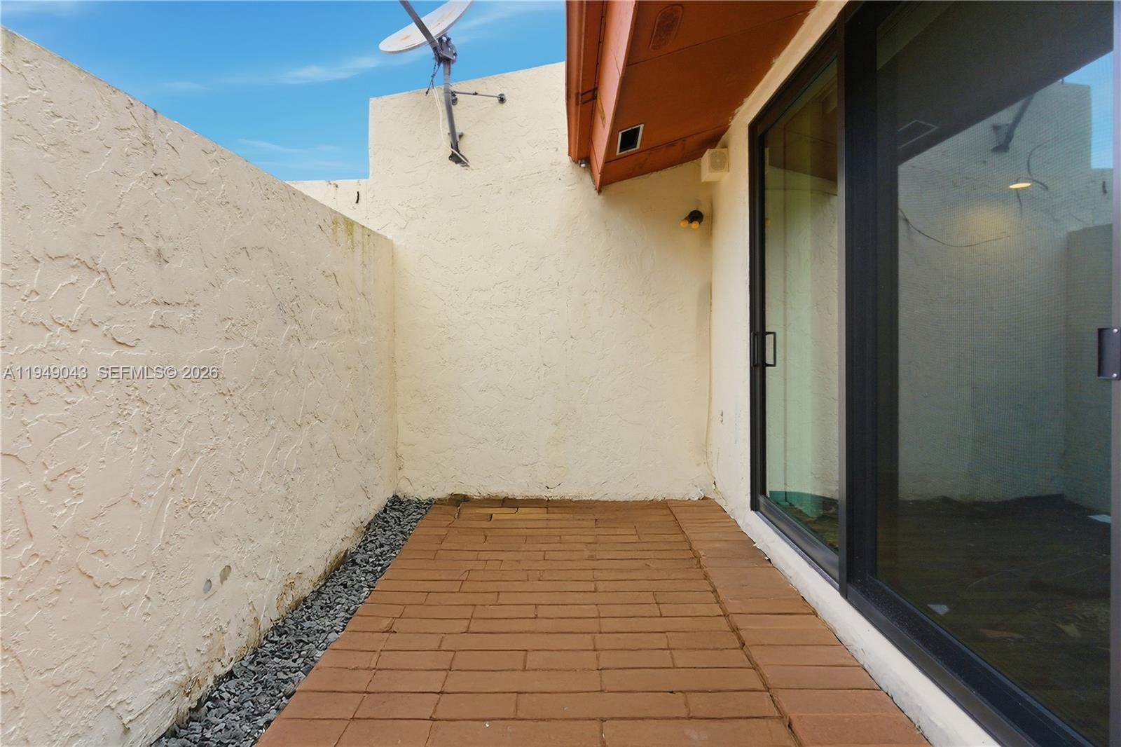 7707 Southwest 105th Place Miami, FL 33173 - Photo 11 of 39