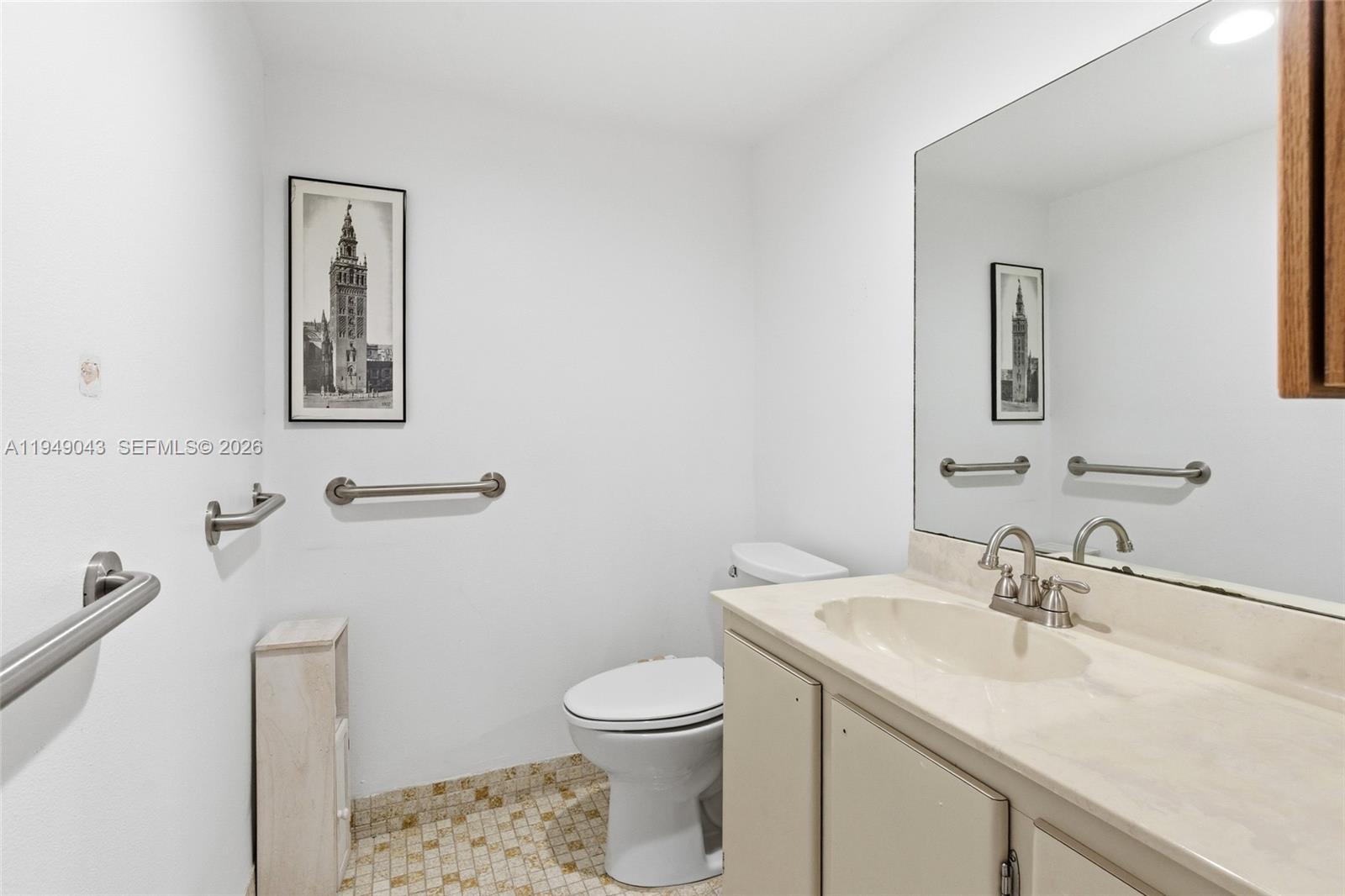 7707 Southwest 105th Place Miami, FL 33173 - Photo 16 of 39