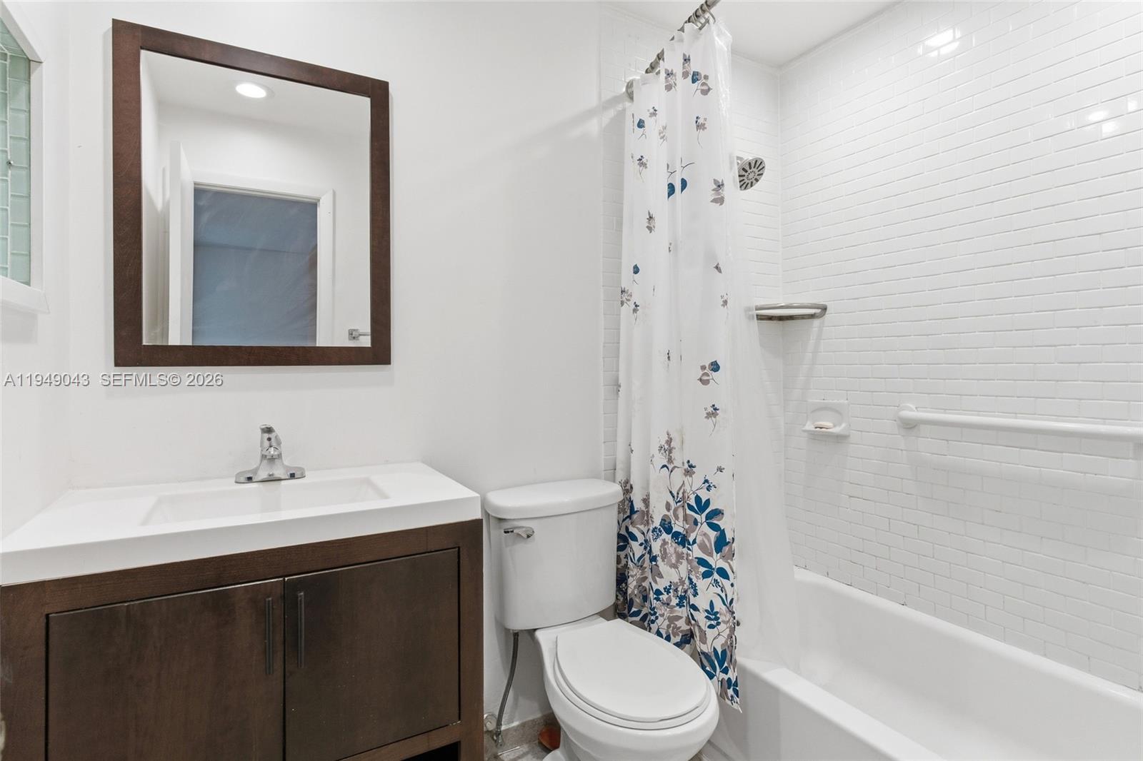 7707 Southwest 105th Place Miami, FL 33173 - Photo 32 of 39