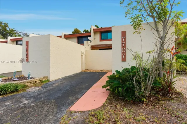 $535,000 | 7707 Southwest 105th Place, Miami, FL 33173