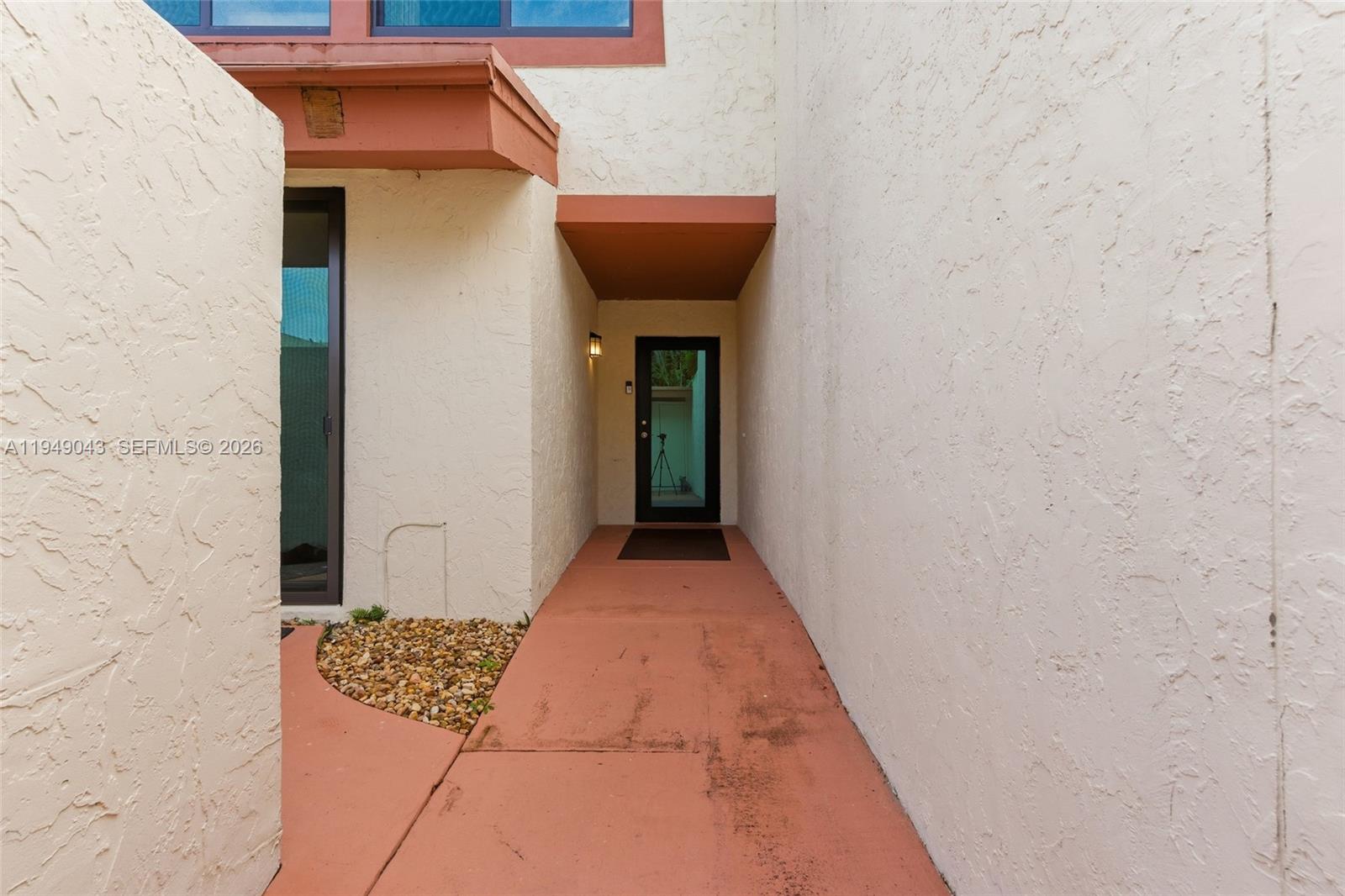 7707 Southwest 105th Place Miami, FL 33173 - Photo 8 of 39