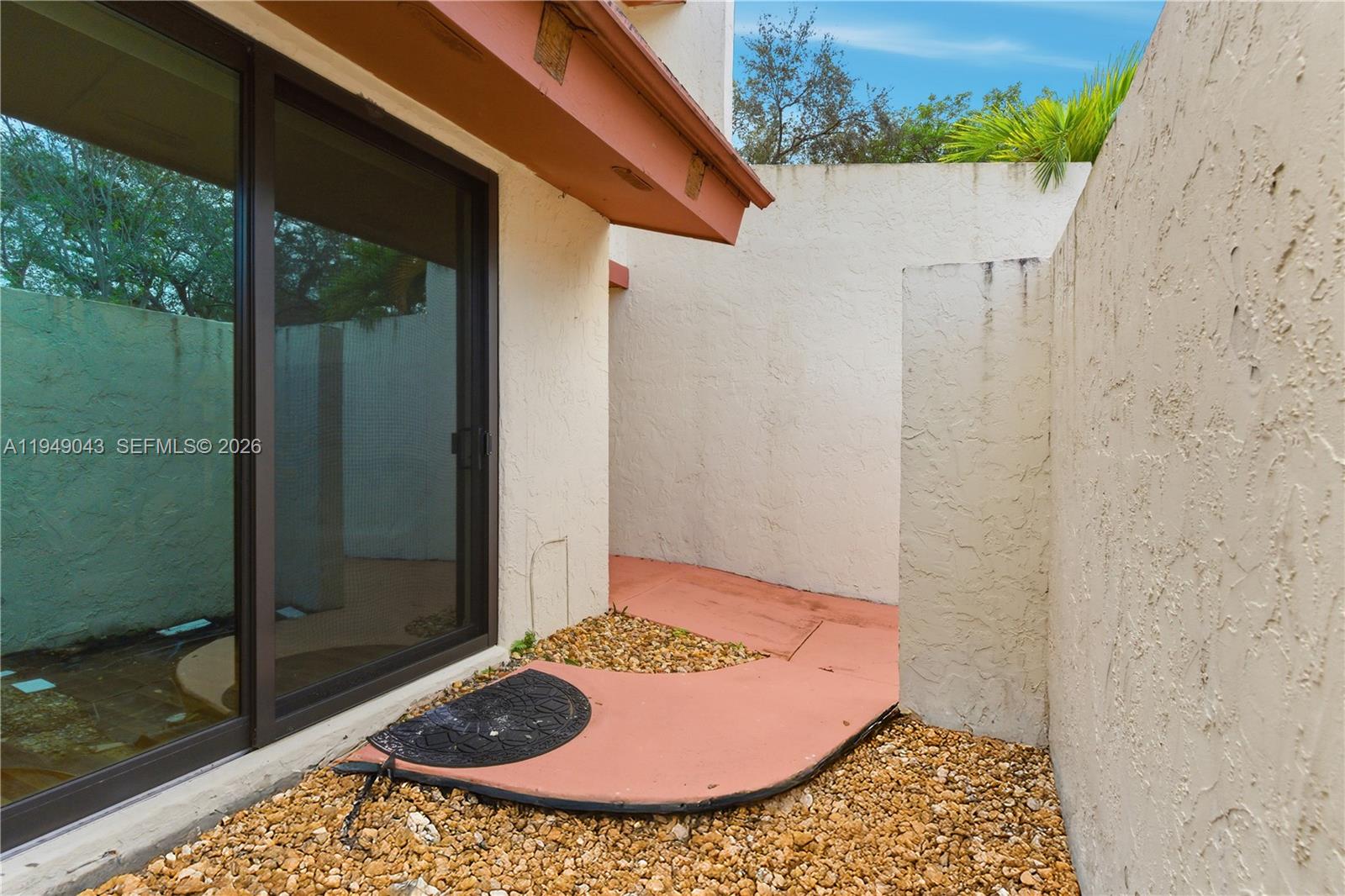 7707 Southwest 105th Place Miami, FL 33173 - Photo 10 of 39