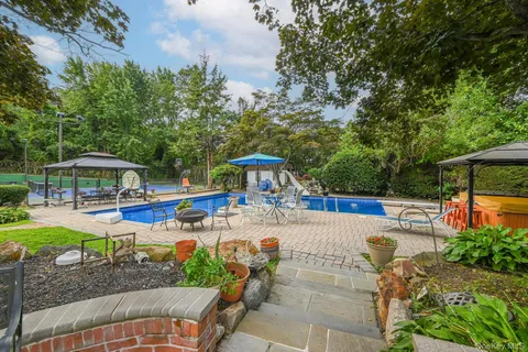 $1,390,000 | 23 Pettit Drive, Dix Hills, NY 11746