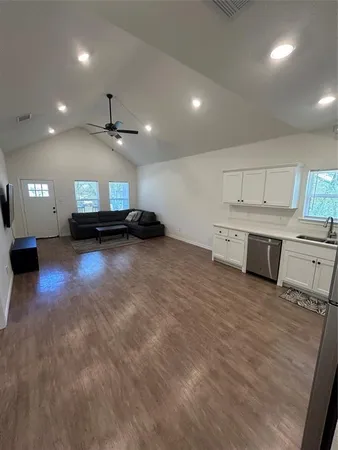 $1,800 | 1138 Alvarado Street, Unit B, Cleburne, TX 76031