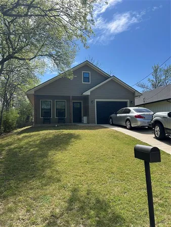 $1,800 | 1138 Alvarado Street, Unit B, Cleburne, TX 76031