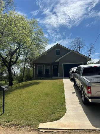 $1,800 | 1138 Alvarado Street, Unit B, Cleburne, TX 76031