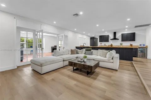 $957,000 | 680 Southwest 75th Avenue, Plantation, FL 33317