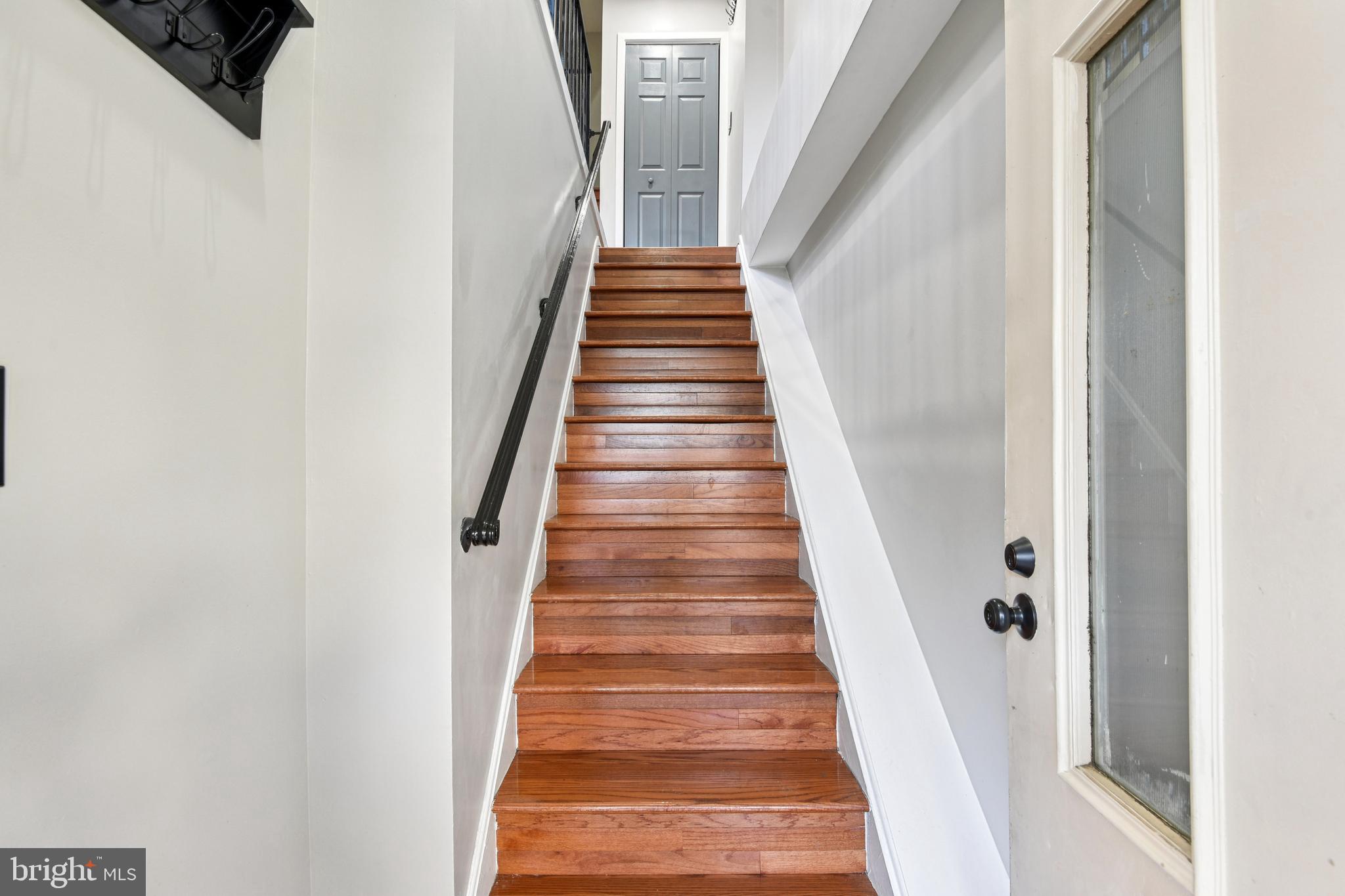 9717 Hellingly Place, Unit 48 Gaithersburg, MD 20886 - Photo 4 of 32 a view of entryway