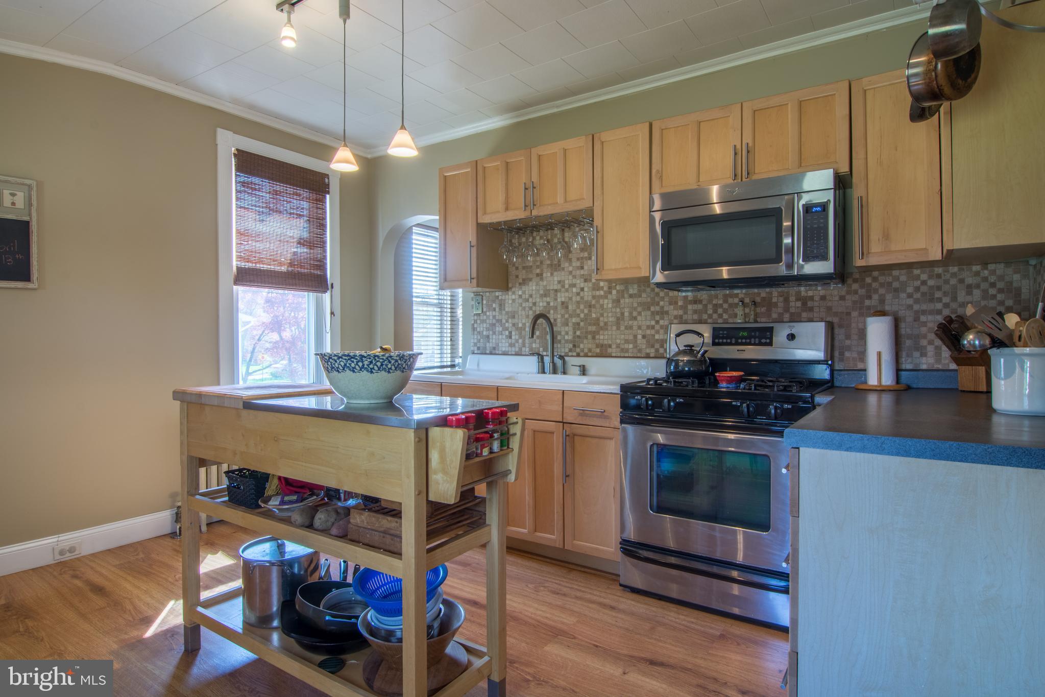 5601 Tramore Road Baltimore, MD 21214 - Photo 12 of 32 Updated kitchen w/ tile backsplash, SS appliances