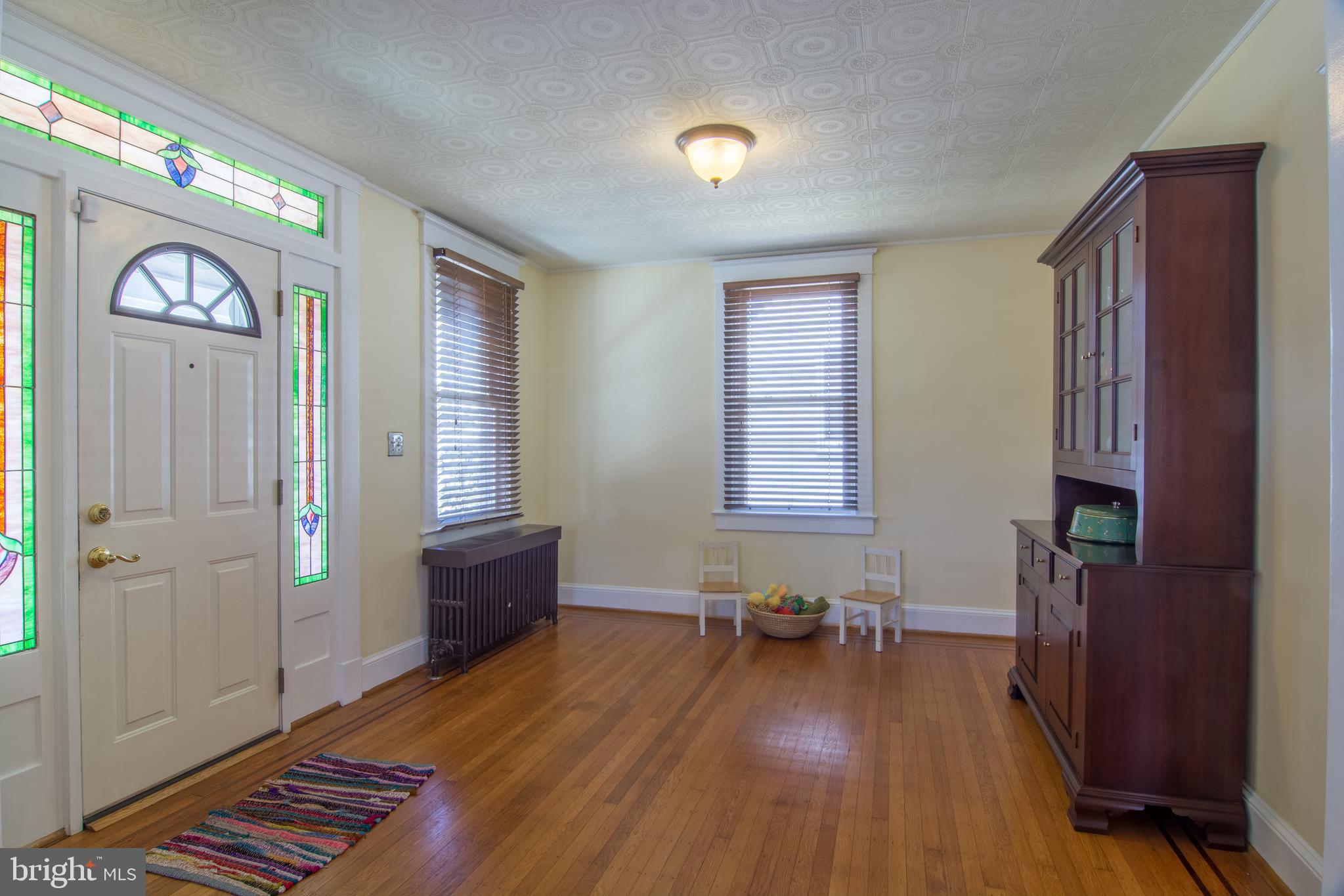 5601 Tramore Road Baltimore, MD 21214 - Photo 4 of 32 Gorgeous stained glass at front door