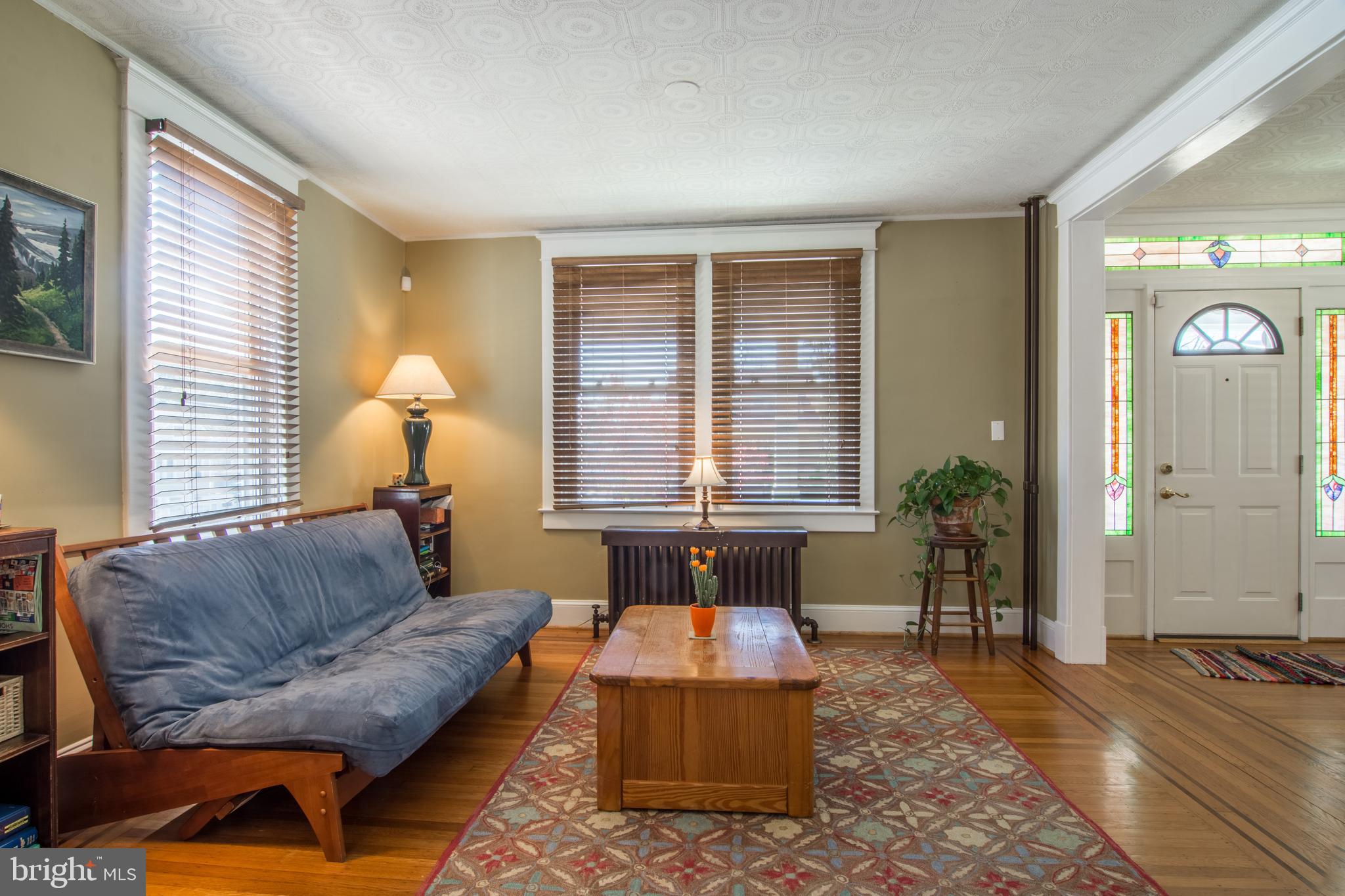 5601 Tramore Road Baltimore, MD 21214 - Photo 6 of 32 Spacious and open living room