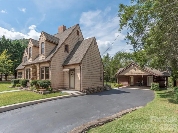 $599,000 | 169 North Serpentine Avenue, Hot Springs, NC 28743