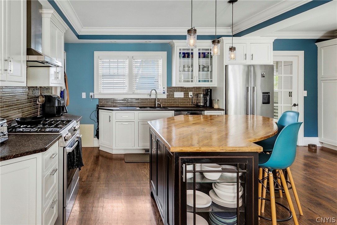 111 Circle Road Syracuse, NY 13210 - Photo 15 of 43 Kitchen with custom island