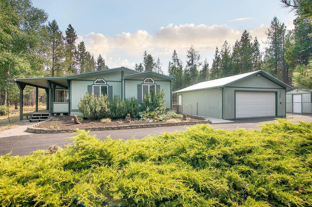 17231 Downey Road Bend, OR 97707 - Photo 1 of 40 A2
