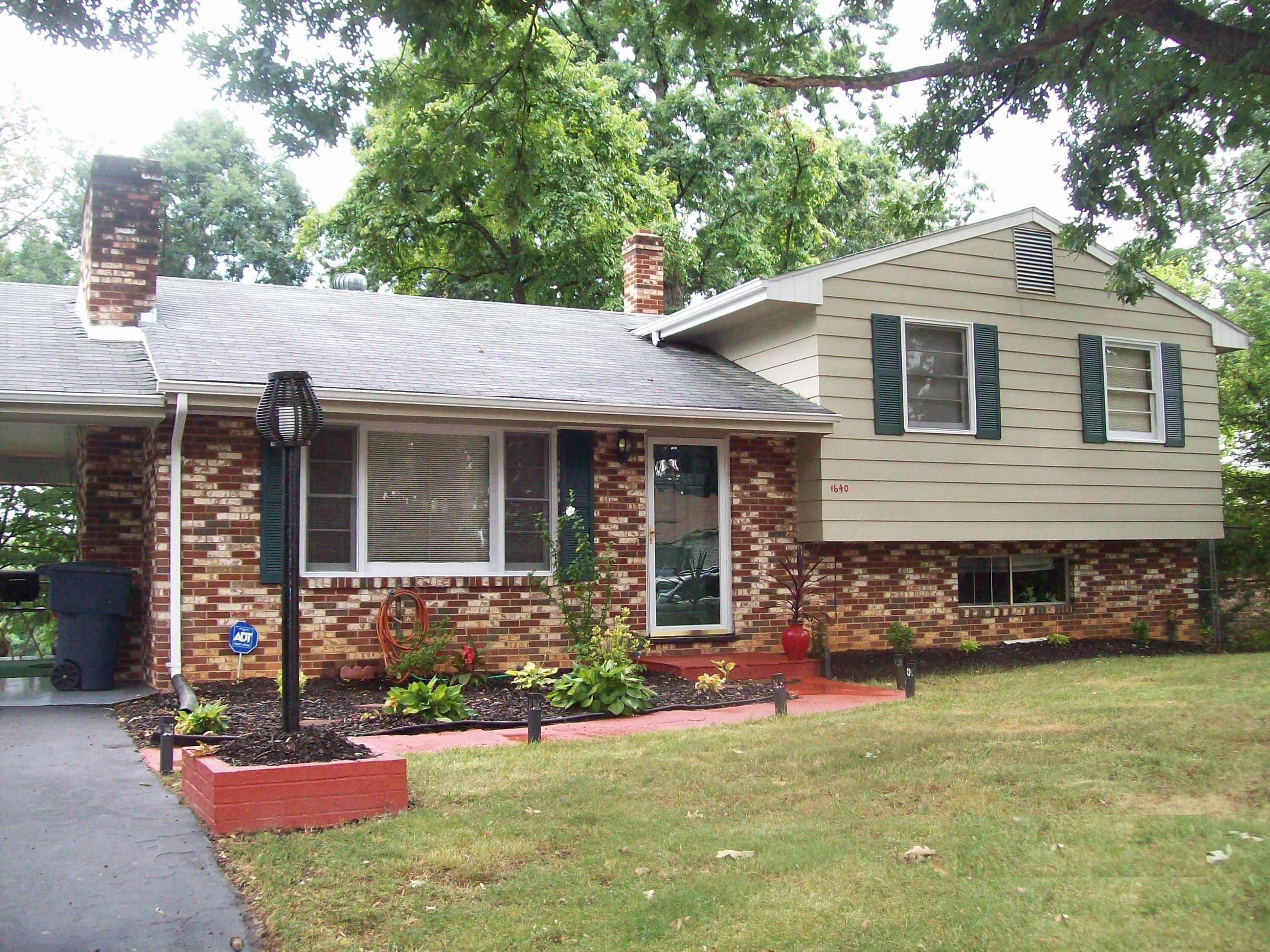 1640 Sigmon Road Northwest Roanoke, VA 24017 - Photo 1 of 16 1640 Sigmon Rd