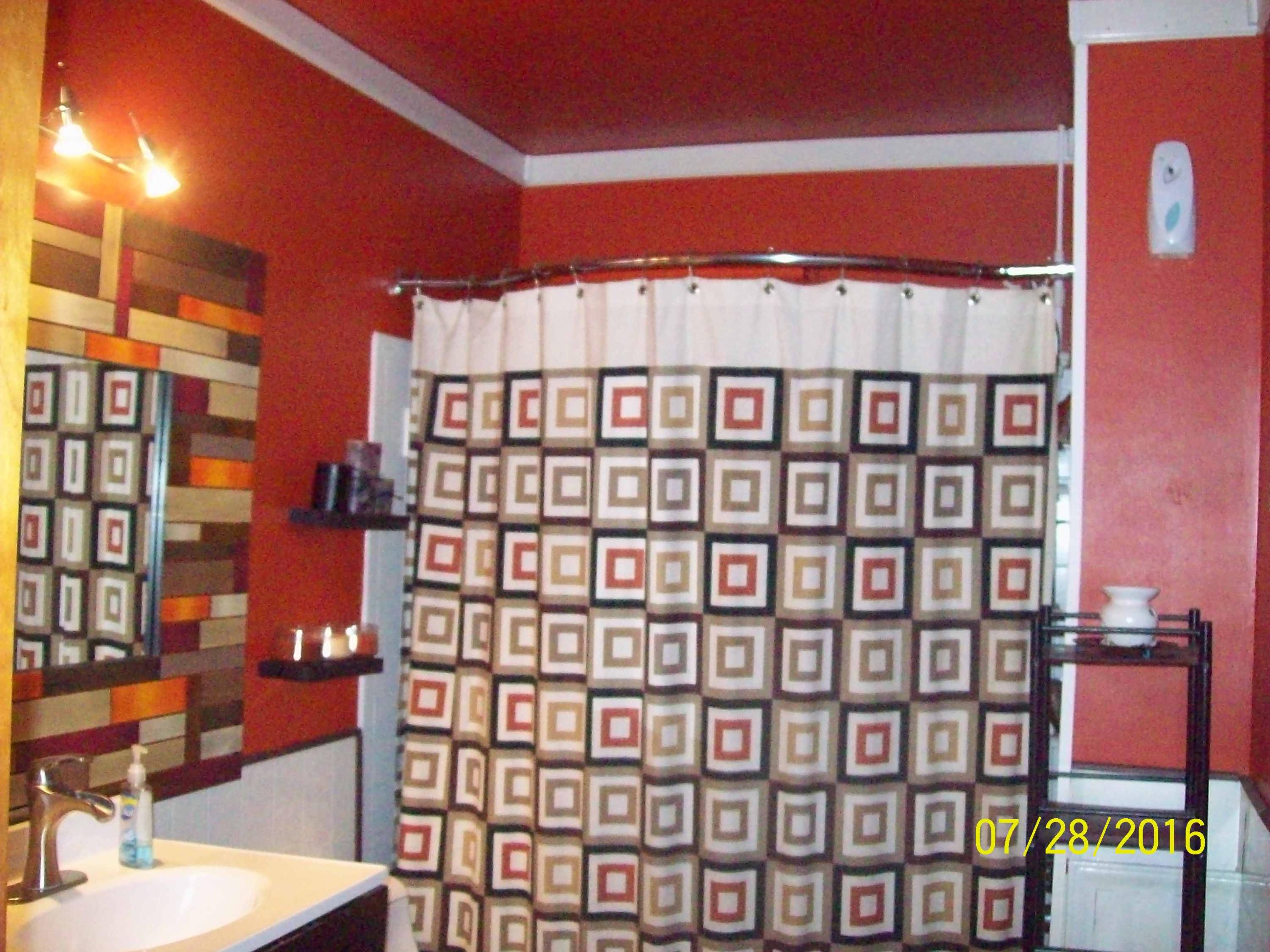 1640 Sigmon Road Northwest Roanoke, VA 24017 - Photo 4 of 16 bathrooma