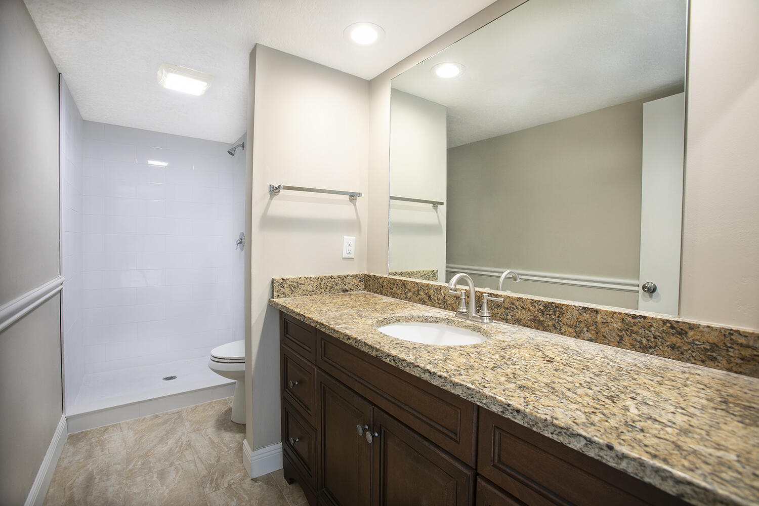 825 Center Street, Unit 12A Jupiter, FL 33458 - Photo 23 of 32 Bathroom 2