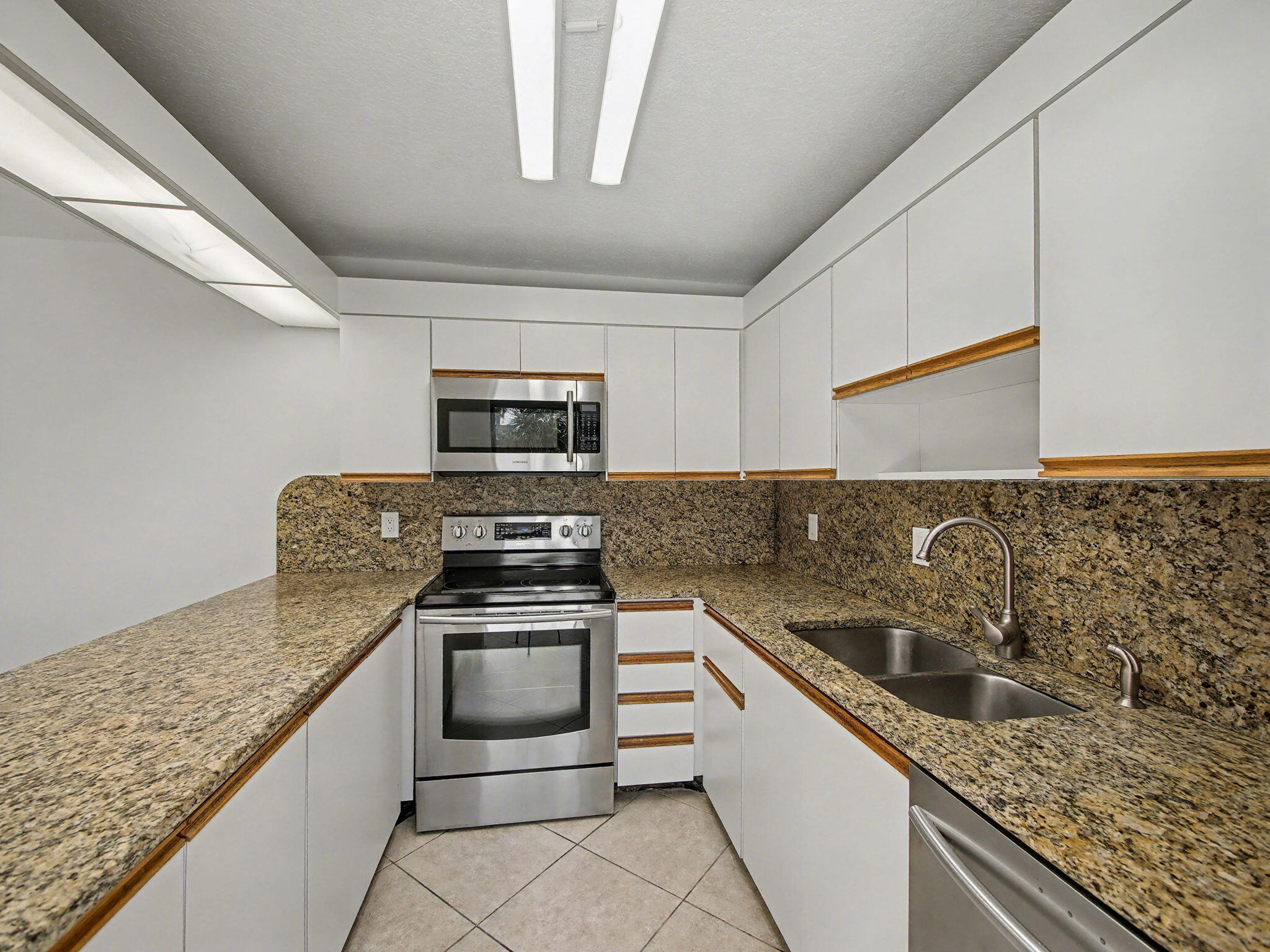 825 Center Street, Unit 12A Jupiter, FL 33458 - Photo 4 of 32 10-web-or-mls-007