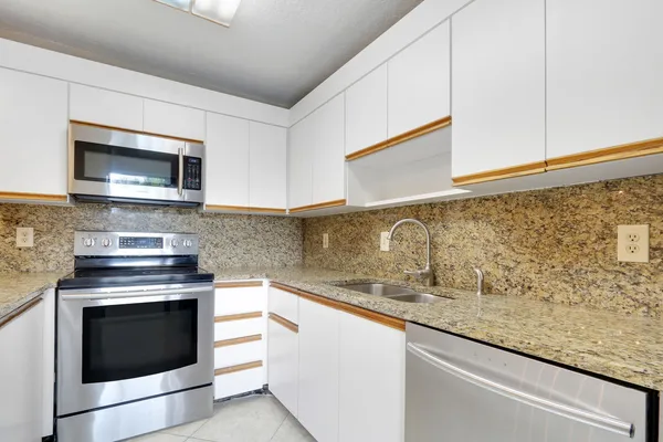 $390,000 | 825 Center Street, Unit 12A, Jupiter, FL 33458