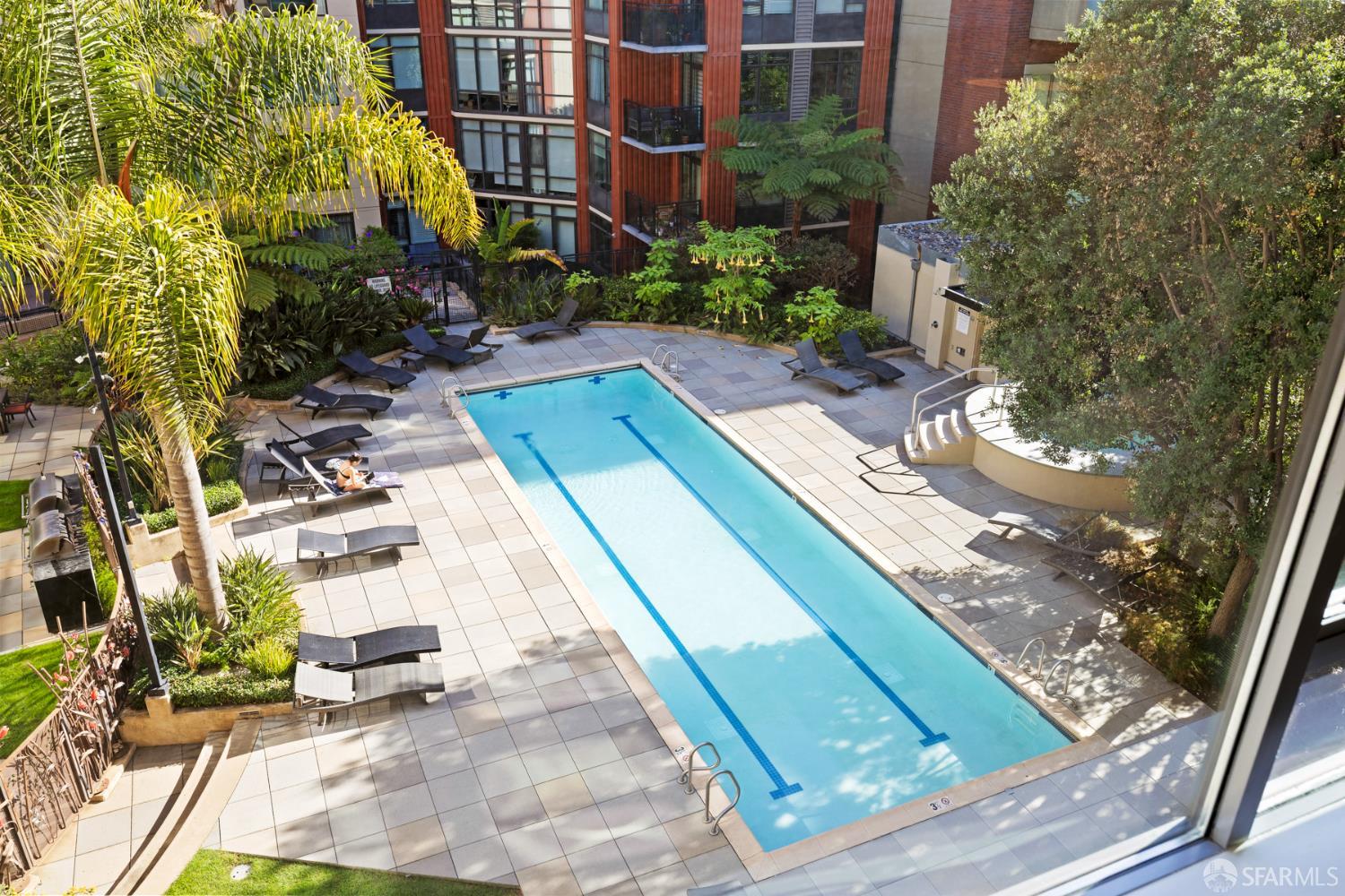 177 Townsend Street, Unit 728 San Francisco, CA 94107 - Photo 35 of 39 a view of yard from deck