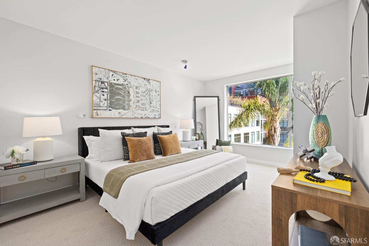 177 Townsend Street, Unit 728 San Francisco, CA 94107 - Photo 10 of 39 a bedroom with bed and a window