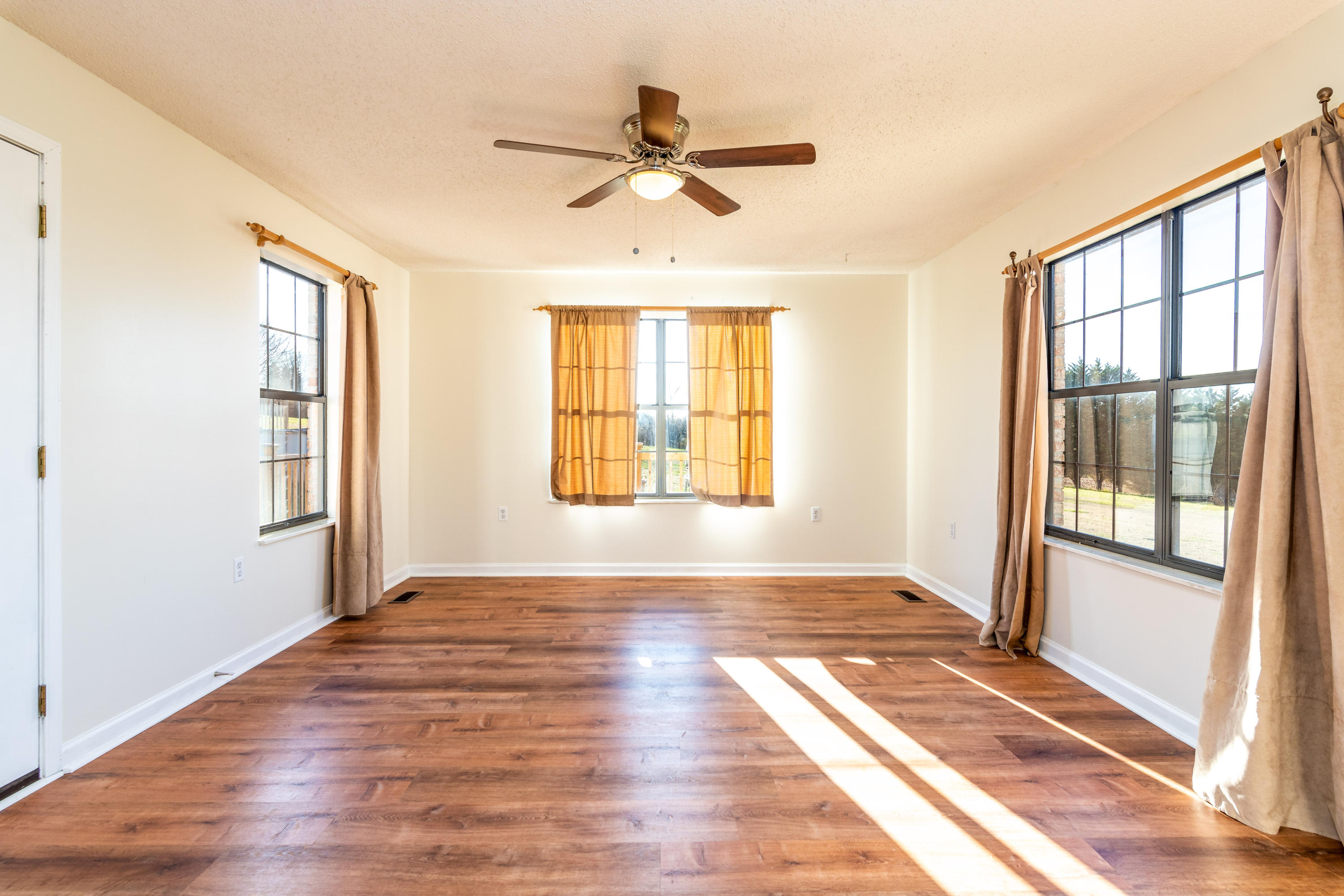 321 South Springview Road Maryville, TN 37801 - Photo 21 of 34 Family Room