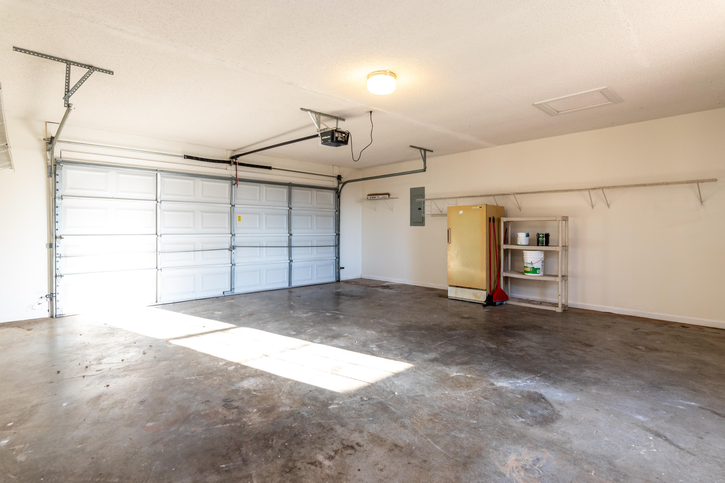 321 South Springview Road Maryville, TN 37801 - Photo 23 of 34 2 Car Garage
