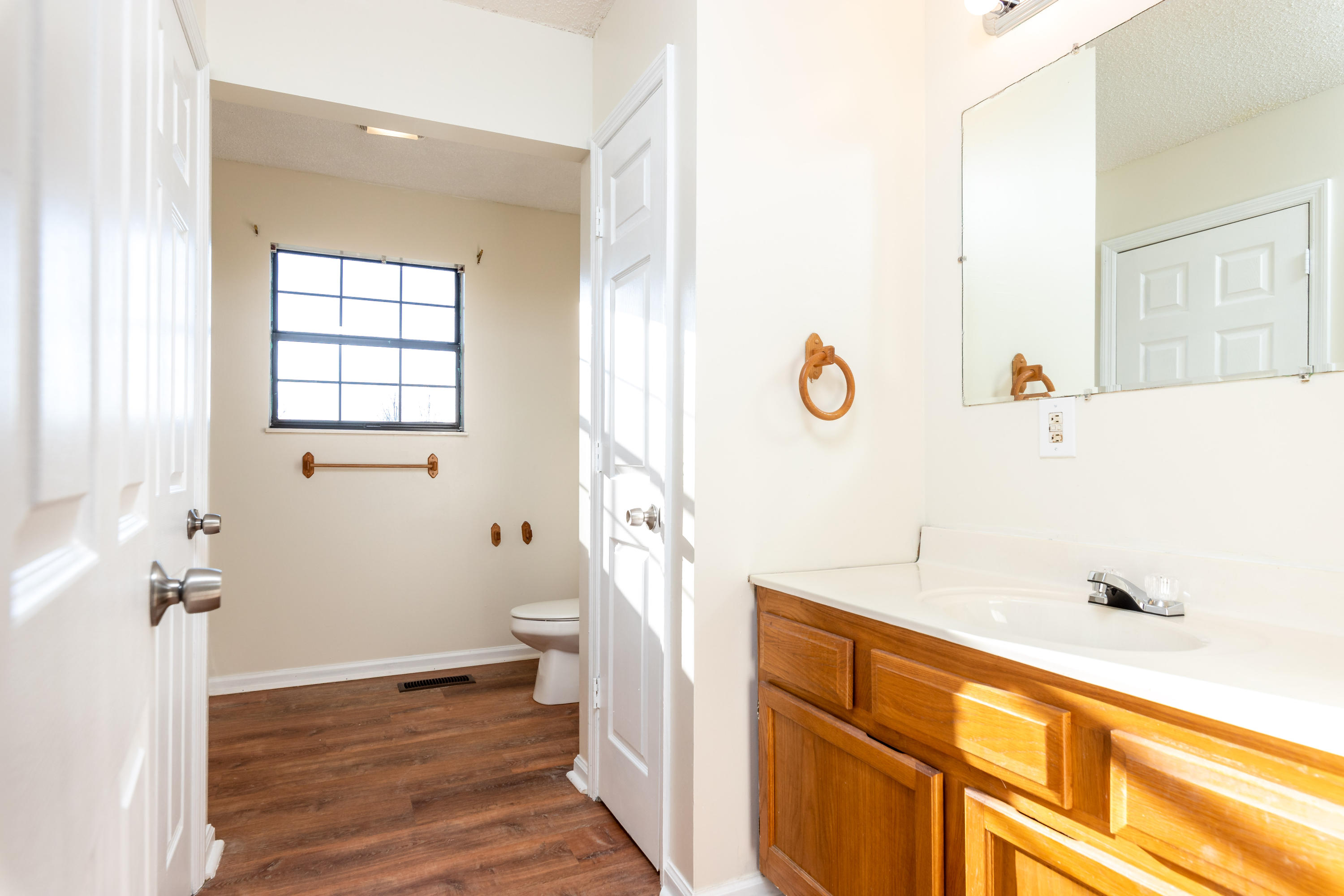 321 South Springview Road Maryville, TN 37801 - Photo 33 of 34 Hall Bathroom