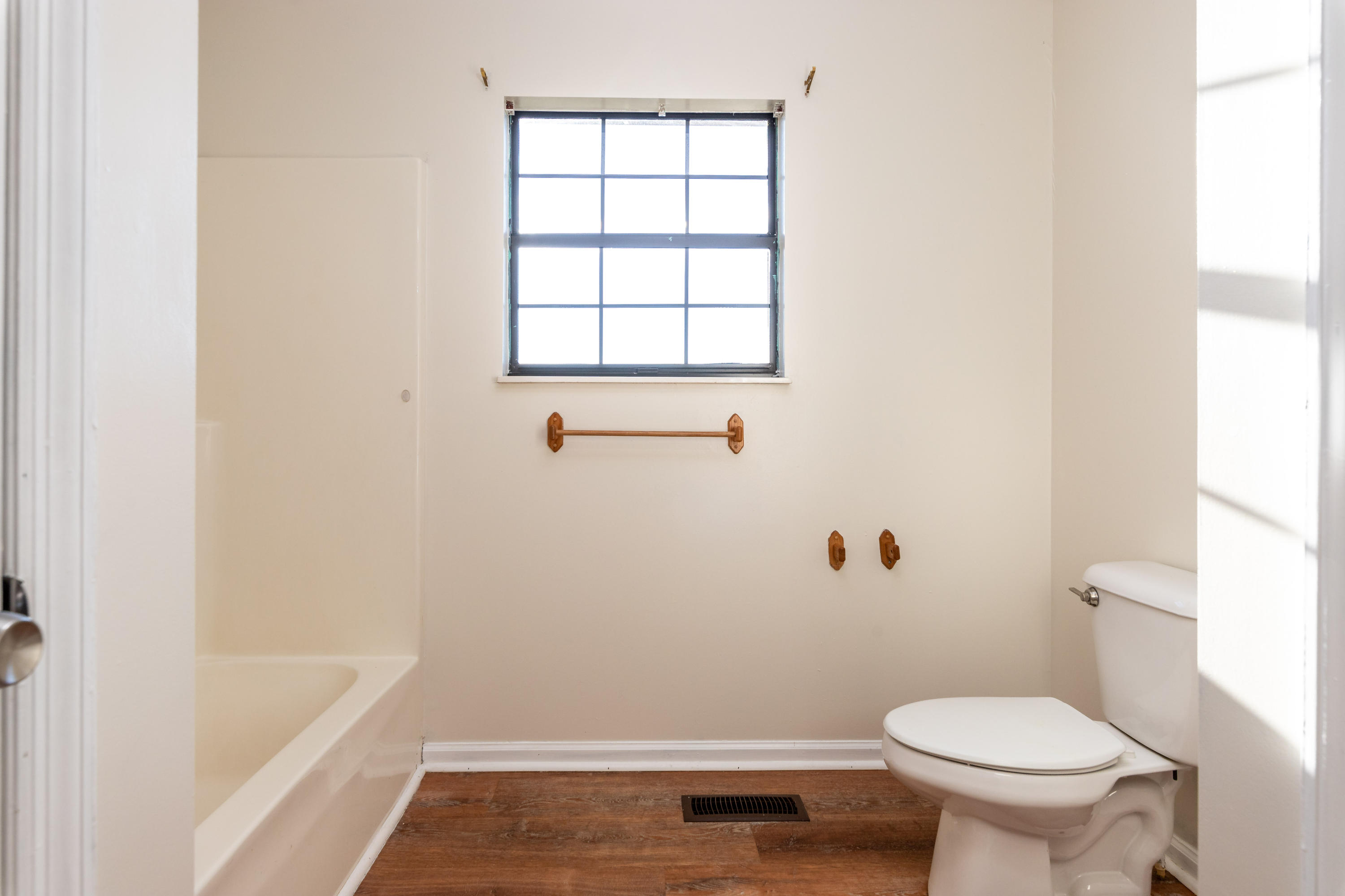 321 South Springview Road Maryville, TN 37801 - Photo 34 of 34 Hall Bathroom