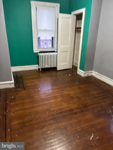 a view of entryway with a small yard