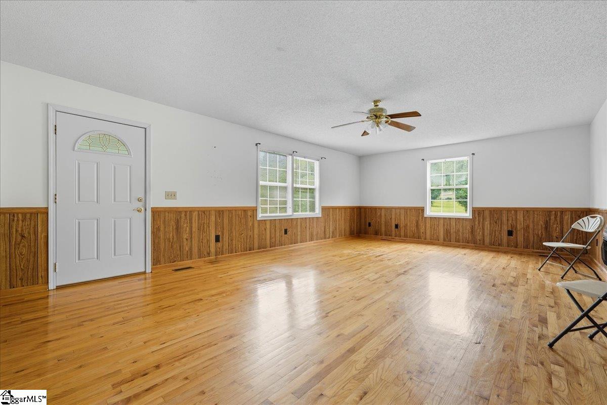 212 Lost Valley Road Pickens, SC 29671 - Photo 5 of 28