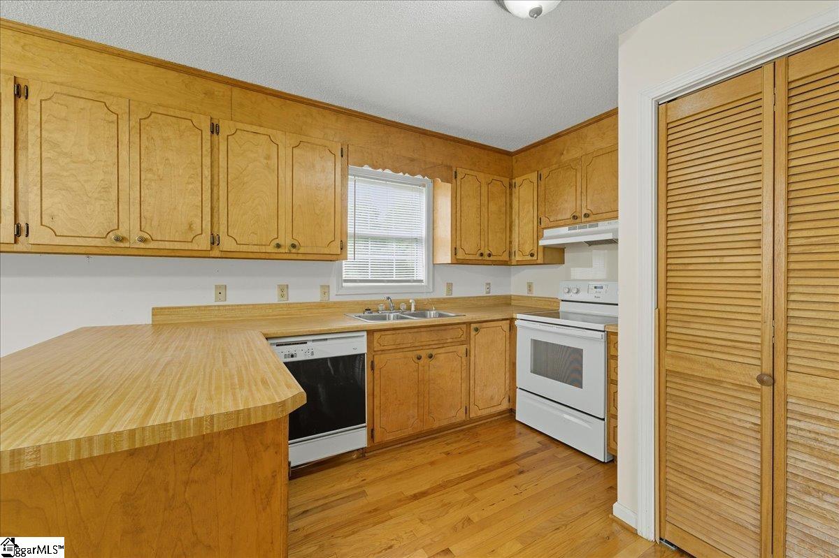 212 Lost Valley Road Pickens, SC 29671 - Photo 6 of 28