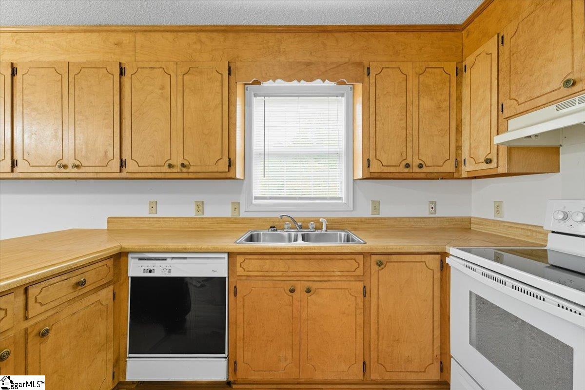 212 Lost Valley Road Pickens, SC 29671 - Photo 9 of 28