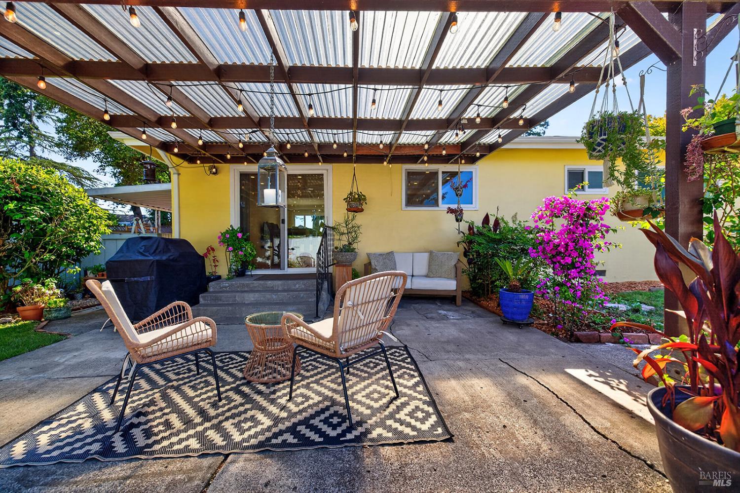 1102 Burbank Avenue Santa Rosa, CA 95407 - Photo 21 of 32
