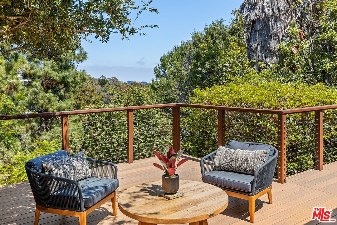 716 Rochedale Way Los Angeles, CA 90049 - Photo 16 of 17