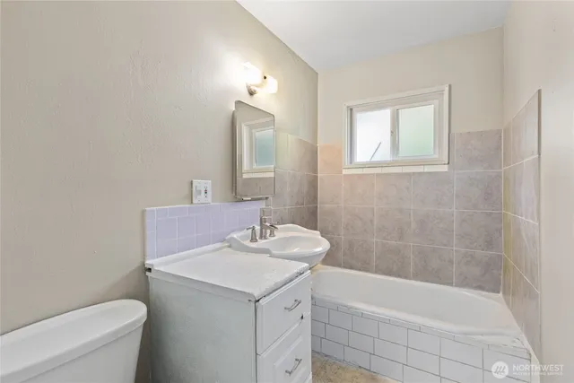 $549,950 | 2202 Northeast 9th Place, Renton, WA 98056