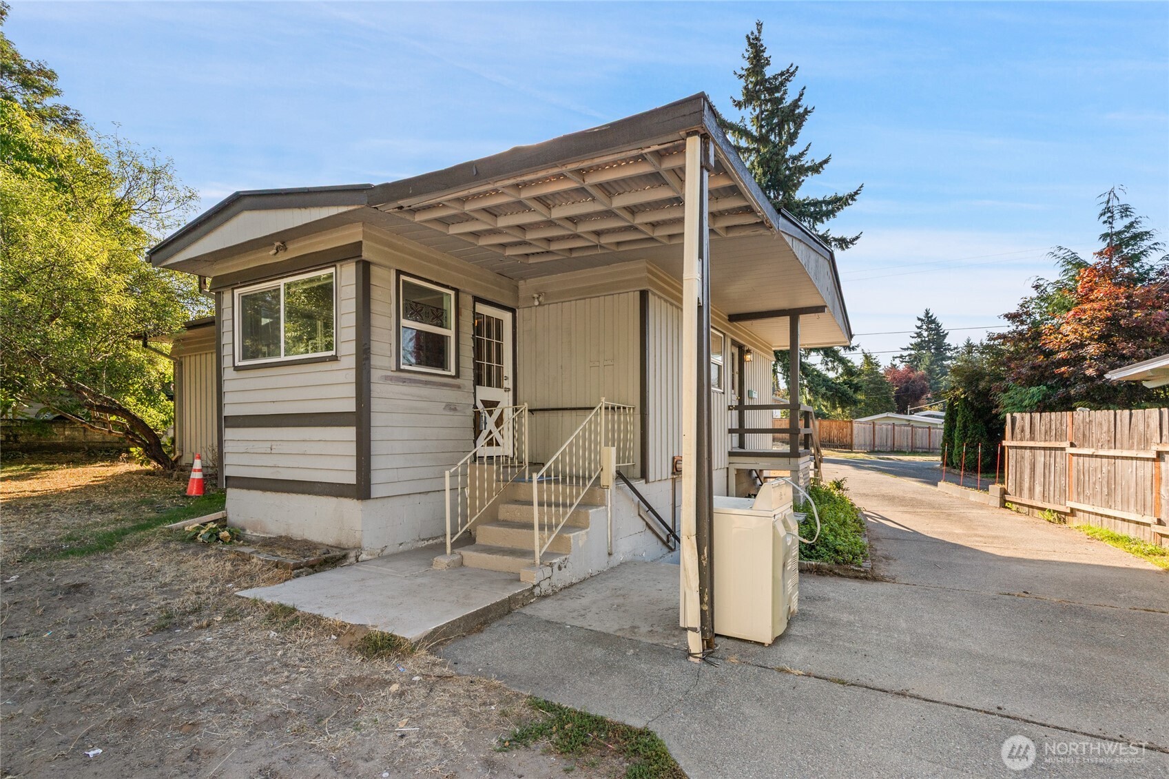 2202 Northeast 9th Place Renton, WA 98056 - Photo 4 of 19
