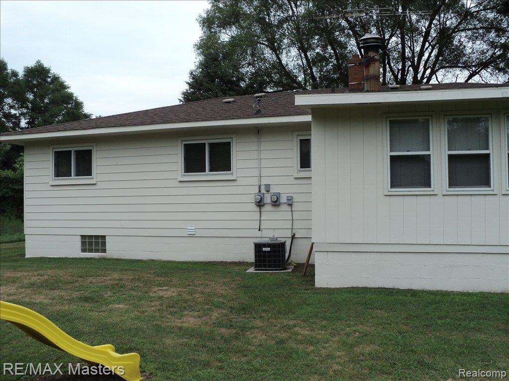 22550 Bell Road New Boston, MI 48164 - Photo 2 of 12 DSC01401