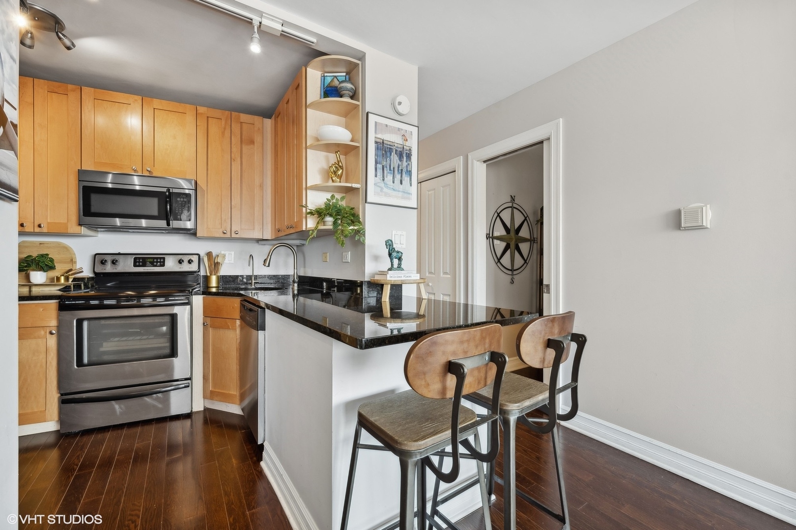 2930 North Sheridan Road, Unit 1803 Chicago, IL 60657 - Photo 11 of 18 Gallery Image 11