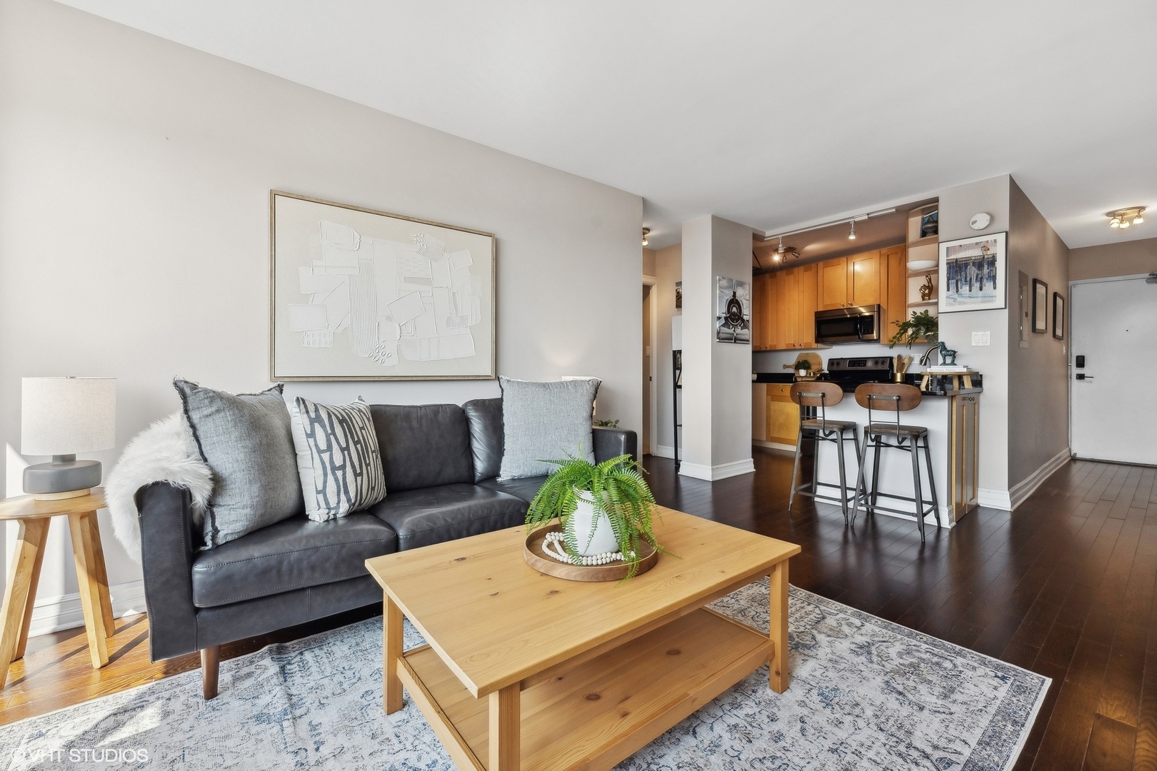 2930 North Sheridan Road, Unit 1803 Chicago, IL 60657 - Photo 5 of 18 Gallery Image 5