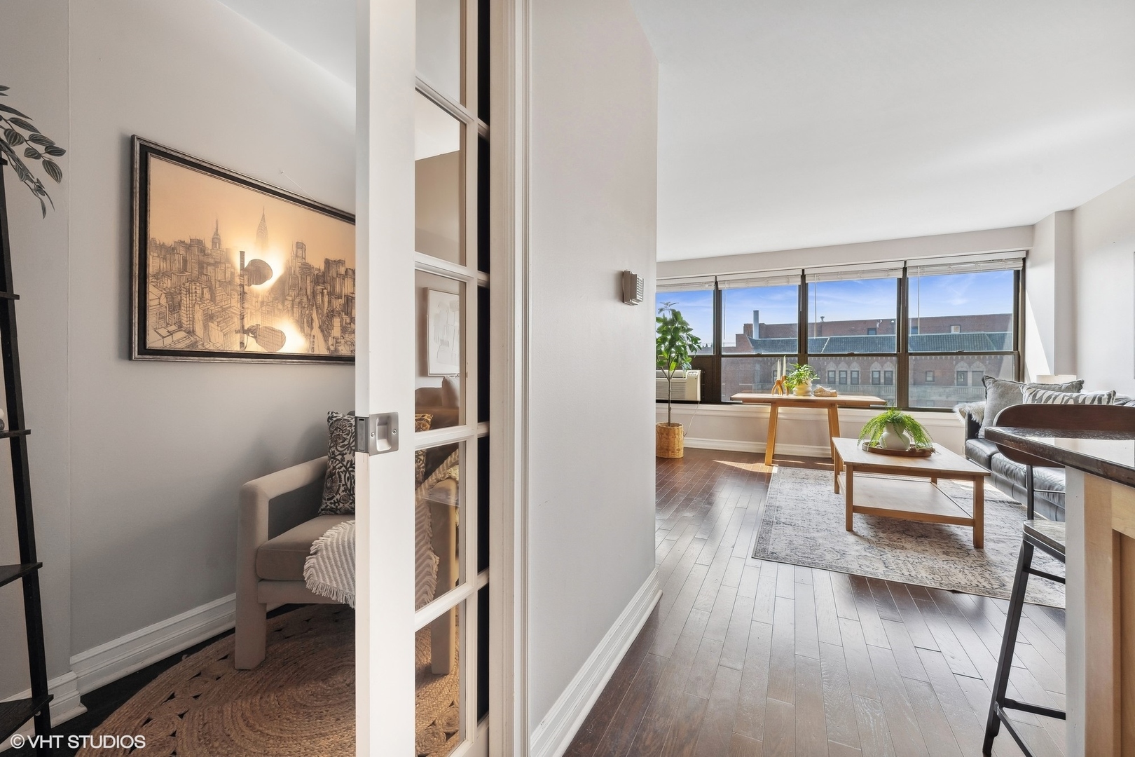 2930 North Sheridan Road, Unit 1803 Chicago, IL 60657 - Photo 8 of 18 Gallery Image 8