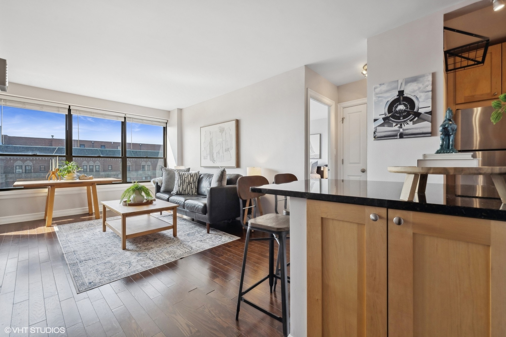 2930 North Sheridan Road, Unit 1803 Chicago, IL 60657 - Photo 10 of 18 Gallery Image 10