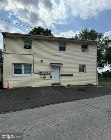 $1,300 | 307 Headley Street, Unit 4, Bristol, PA 19007