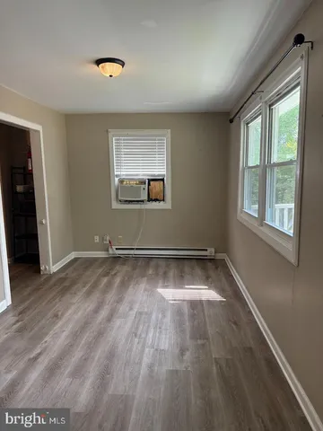 $1,300 | 307 Headley Street, Unit 4, Bristol, PA 19007