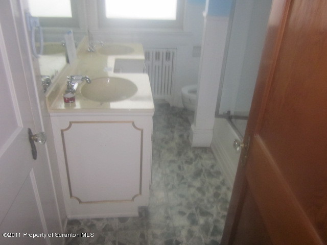 631 Perry Court Hazleton, PA 18201 - Photo 8 of 13 Gallery Image 8