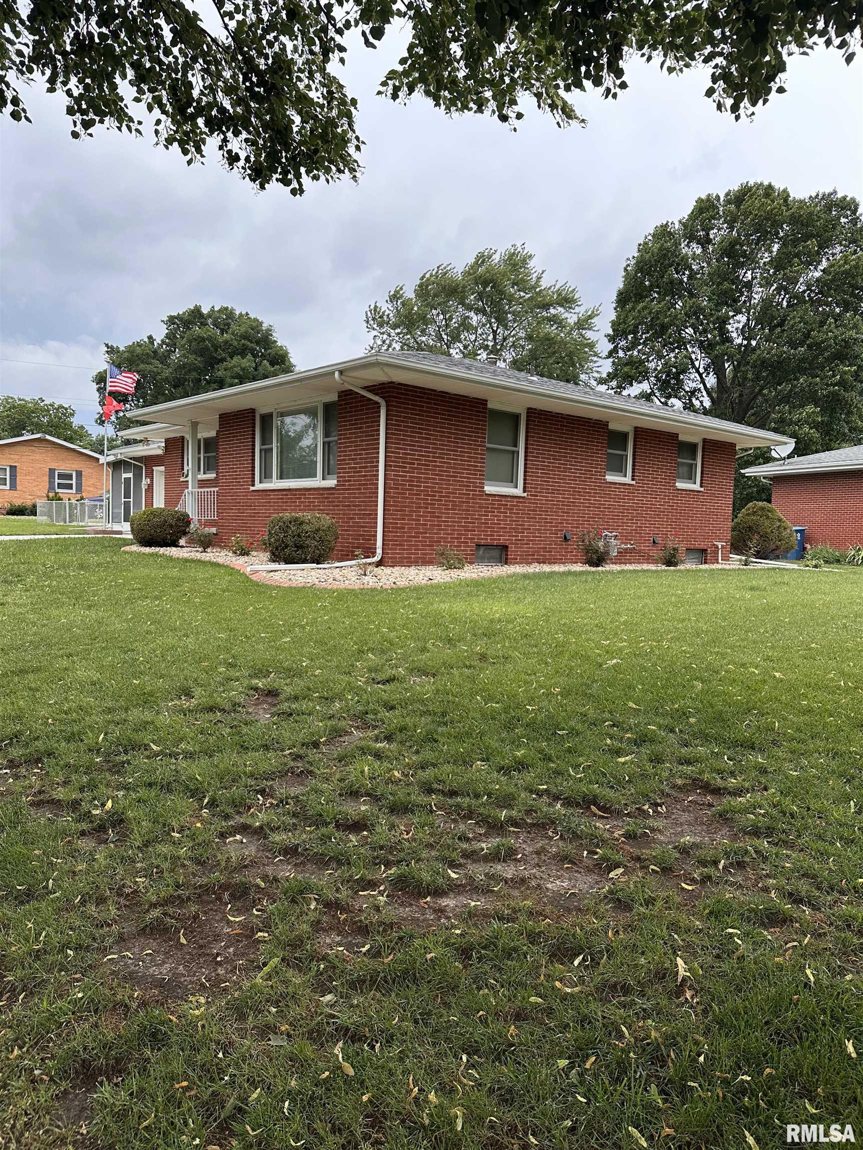 2309 East Griffiths Avenue Springfield, IL 62702 - Photo 4 of 35