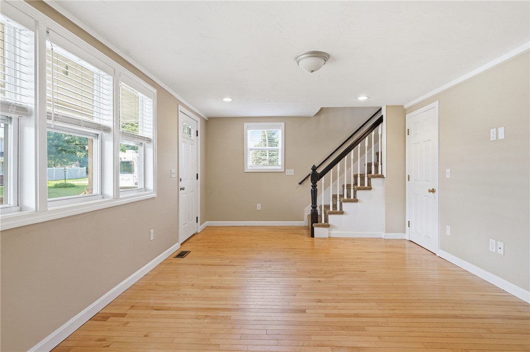 464 Nausauket Road Warwick, RI 02886 - Photo 7 of 49 Lots of sunlight in this living room!