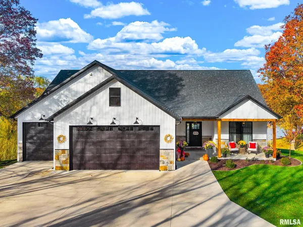 $910,000 | 441 Pleasant View Circle, Dahinda, IL 61428